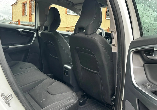 Volvo XC 60 cena 84900 przebieg: 128646, rok produkcji 2017 z Chojnów małe 191